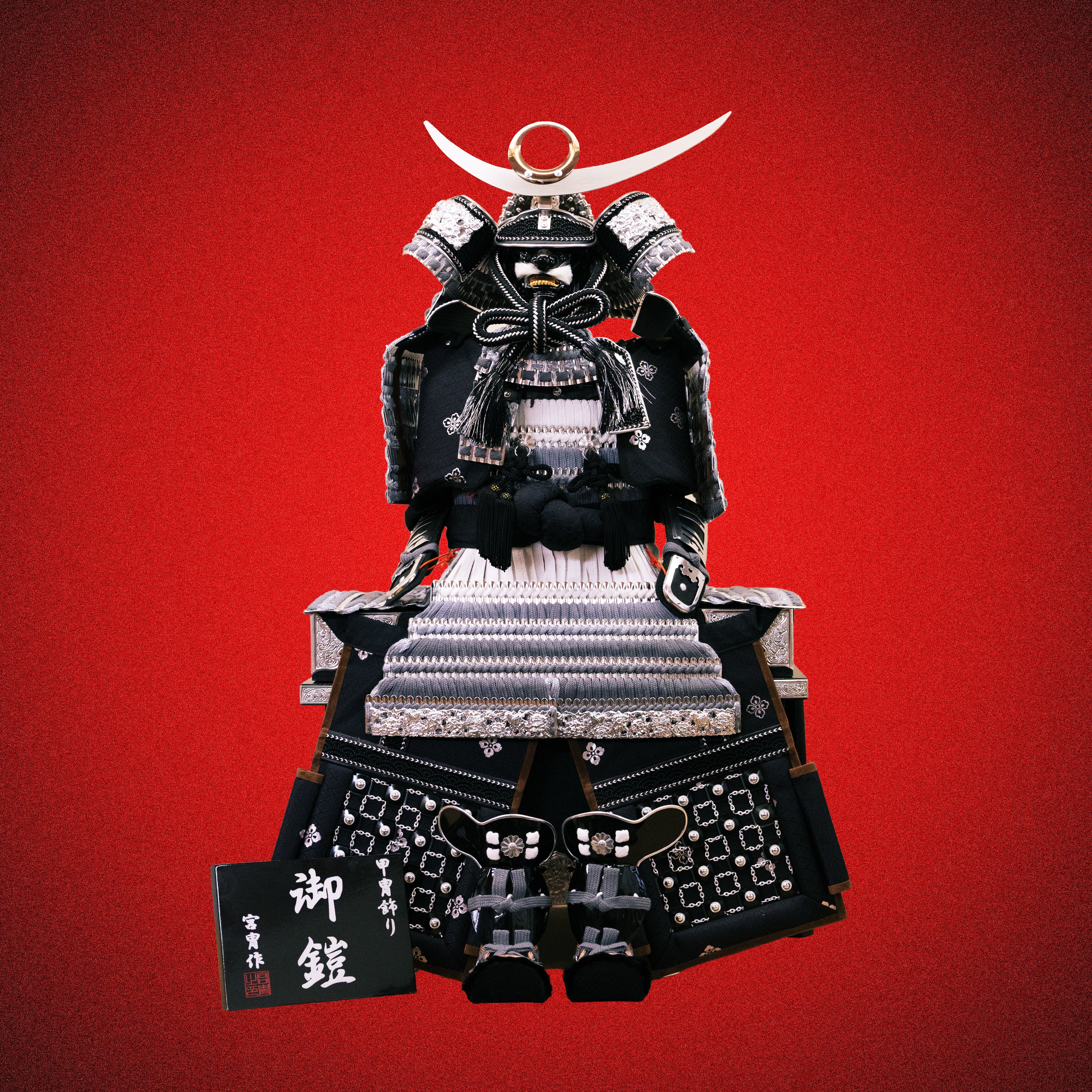 Crescent Moon Kabuto Yoroi – Black & Silver Samurai Display Armor