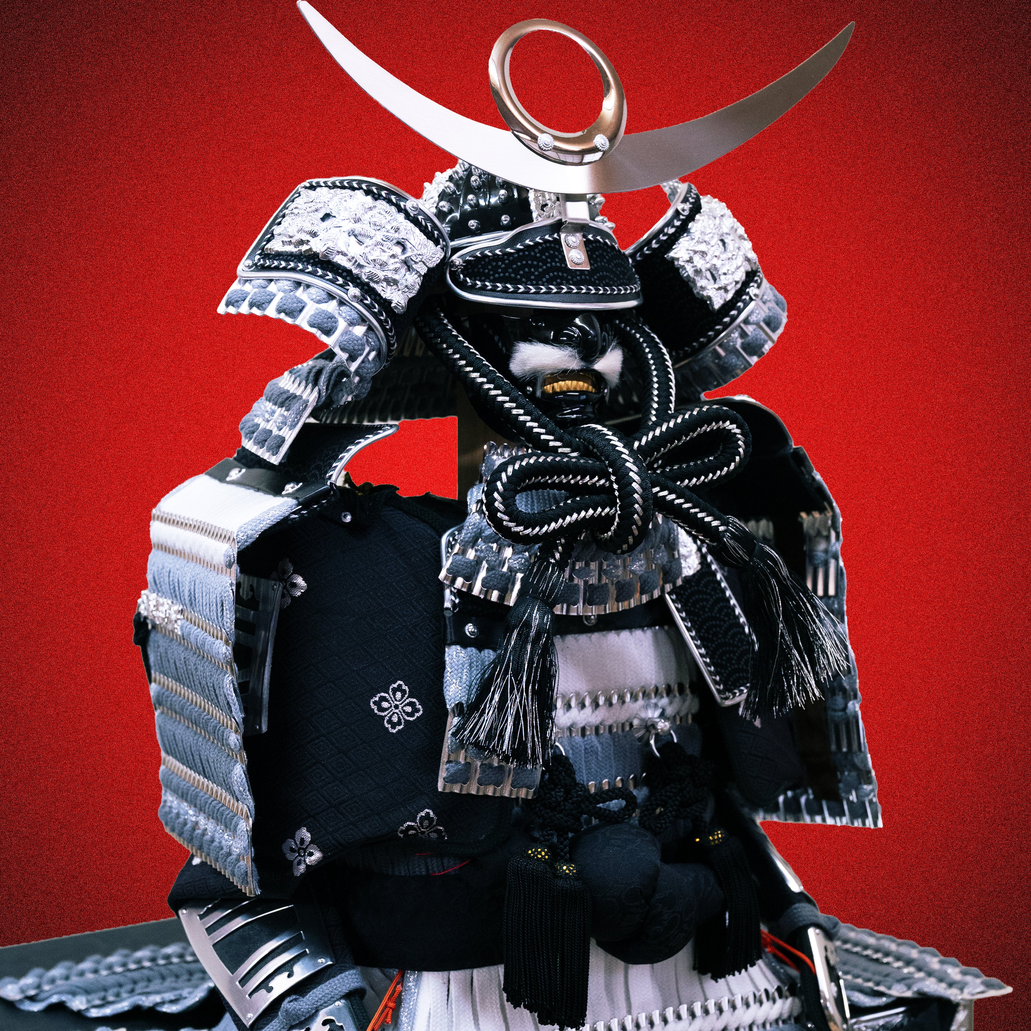 Crescent Moon Kabuto Yoroi – Black & Silver Samurai Display Armor