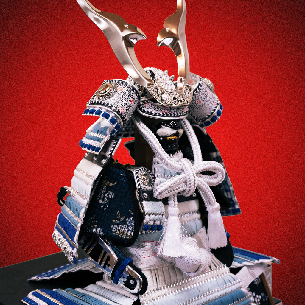 Frostblade Yoroi Set – Silver Kabuto Samurai Display Armor