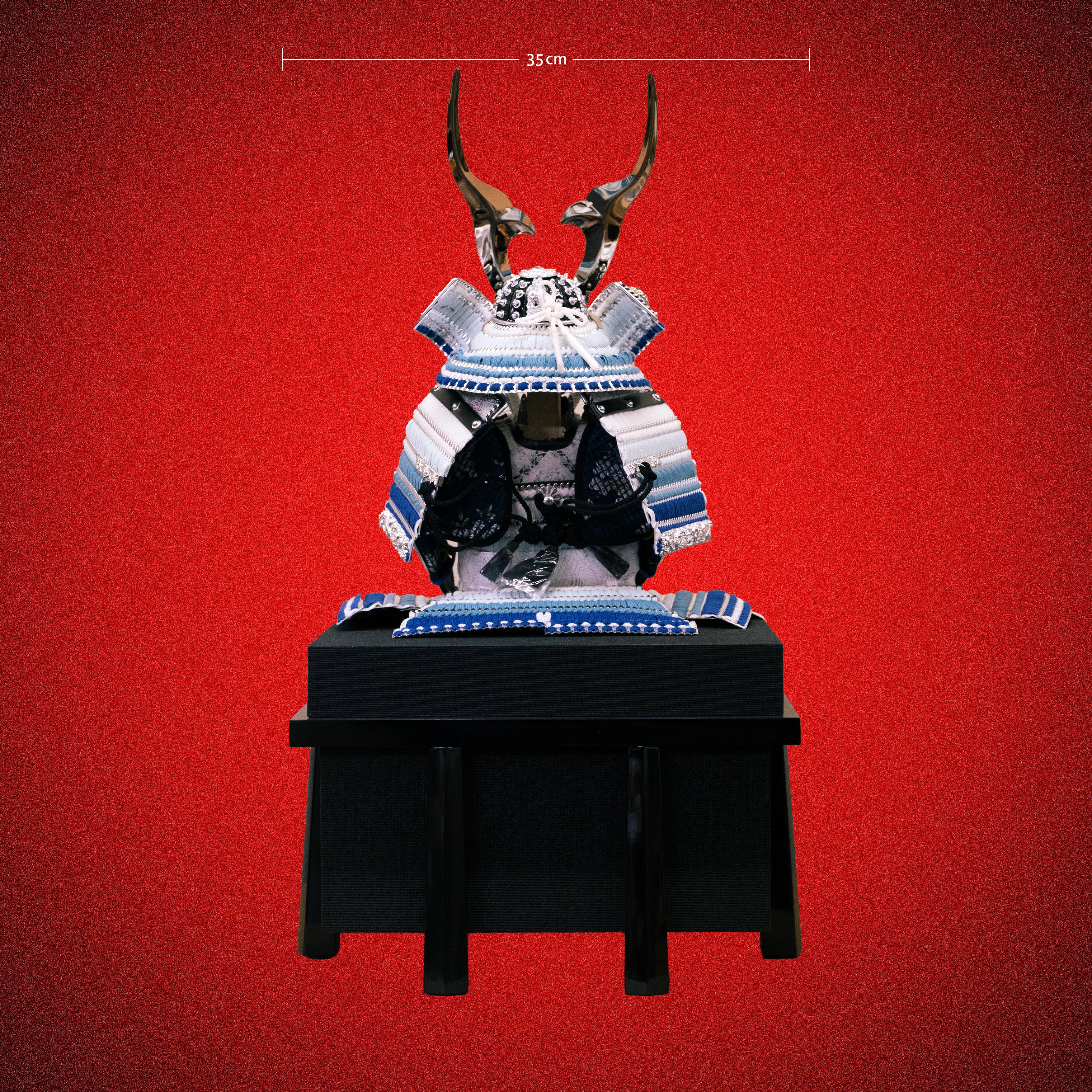 Frostblade Yoroi Set – Silver Kabuto Samurai Display Armor